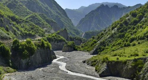 Шемахинский район Азербайджана. Фото http://aze.az/v-gorakh-shemakhi-propali-dva-inostrantsa.html Шемахинский район Азербайджана. Фото http://aze.az/v-gorakh-shemakhi-propali-dva-inostrantsa.html