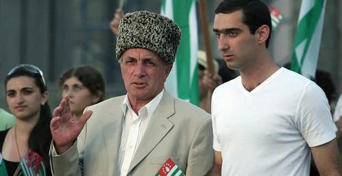 Руслан Гвашев (слева). Фото https://www.yuga.ru/news/421543/