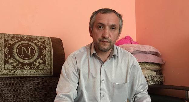 Ахмед Магомедов с женой и четырьмя детьми живет в доме, переделанном из сараев. Махачкала, 12 октября 2017 г. Фото Патимат Махмудовой для "Кавказского узла"