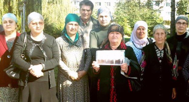Родственники погибших 13 октября 2005 г. КБР, Нальчик, октябрь 2012 г. Фото Анны Арсеньевой для "Кавказского узла"