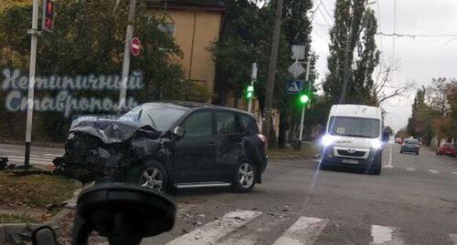 Автобус с 20 пассажирами столкнулся с легковым автомобилем сегодня в центре Ставрополя. Фото "Нетипичный Ставрополь" Автобус с 20 пассажирами столкнулся с легковым автомобилем сегодня в центре Ставрополя. Фото "Нетипичный Ставрополь"