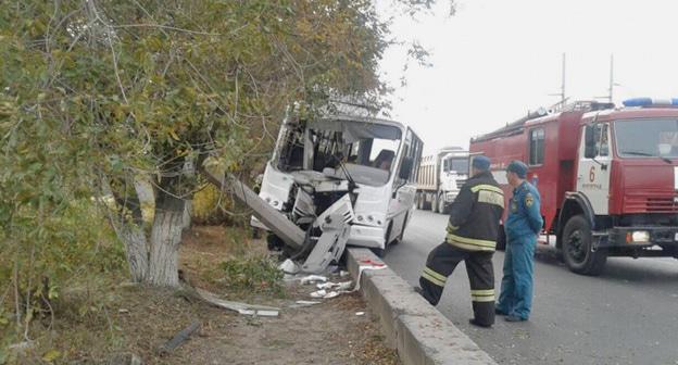 На месте ДТП. Волгоград, 20 октября 2017 г. Фото: ГЛАВНОЕ УПРАВЛЕНИЕ МВД РОССИИ
ПО ВОЛГОГРАДСКОЙ ОБЛАСТИ
