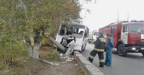 На месте ДТП. Волгоград, 20 октября 2017 г. Фото: ГЛАВНОЕ УПРАВЛЕНИЕ МВД РОССИИ
ПО ВОЛГОГРАДСКОЙ ОБЛАСТИ