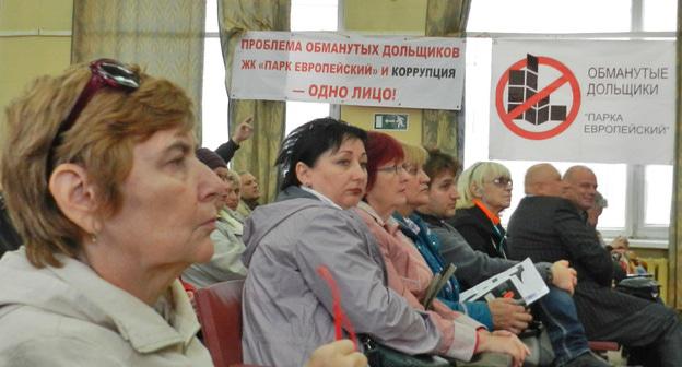 Участники собрания обманутых дольщиков в Волгограде. 20 октября 2017 г. Фото Татьяны Филимоновой для "Кавказского узла"