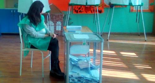 На одном из участков для голосования в Тбилиси. 21 октября 2017 года. Фото Беслана Кмузова для "Кавказского узла". На одном из участков для голосования в Тбилиси. 21 октября 2017 года. Фото Беслана Кмузова для "Кавказского узла".