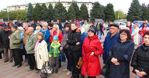 На митинг КПРФ против планов завода "Волжский Оргсинтез" собралось около 500 человек. Фото Вячеслава Ященко для "Кавказского узла"