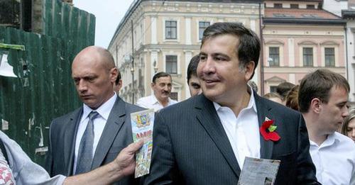 Михаил Саакашвили (справа). REUTERS/Vitaliy Hrabar