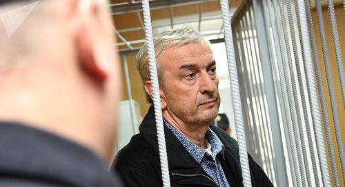 Даур Барганджи на заседании суда. Фото  Sputnik. Илья Питалев
http://sputnik-abkhazia.ru/world/20171025/1022228181/zaderzhannyj-v-moskve-eks-chinovnik-iz-abxazii-otricaet-xishhenie-deneg-u-etusha.html