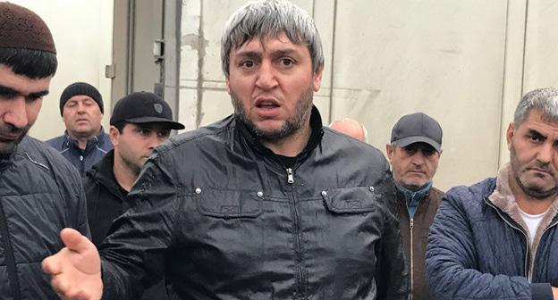 Водитель Омар Шангереев во время акции протеста дагестанских дальнобойщиков. 31 октября 2017 г. Фото Патимат Махмудовой для "Кавказского узла"