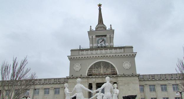 Часы на здании железнодорожного вокзала в Волгограде. Фото Вячеслава Ященко для "Кавказского узла"