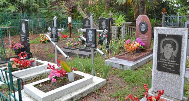 Родовые захоронения на кладбище староверов. Сочи. Фото Светланы Кравченко для "Кавказского узла"