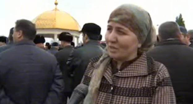 Жена Исы Гамботова Хулимат Торшхоева. Фото: скриншот видео Youtube.
