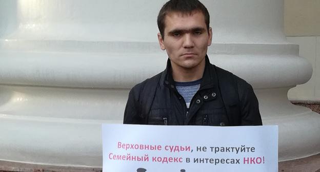 Активист Виктор Шилин на одиночном пикете в Волгограде. 13 ноября 2017 г. Фото Татьяны Филимоновой для "Кавказского узла"