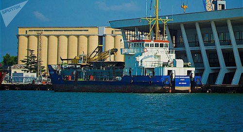 Судно в порту Поти. Фото © Sputnik / Alexander Imedashvili
https://sputnik-georgia.ru/reviews/20171120/238228786/Nacinteresy-ili-narushenie-prav-istorija-grazhdan-Gruzii-na-Ukraine.html