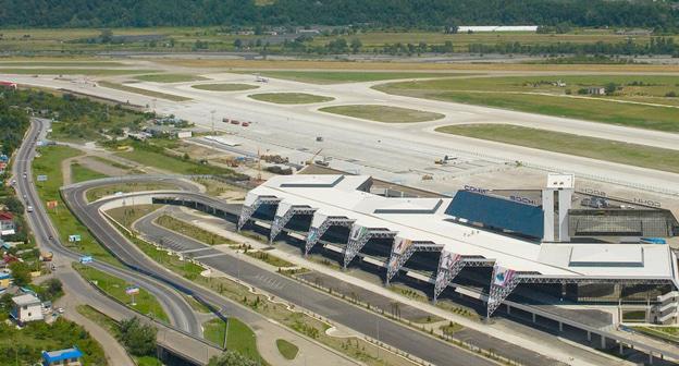 Аэропорт Сочи. Фото http://sadsha.ru/news/obschestvo-1/6645-v-aeroportu-sochi-vvodyatsya-dopolnitelnye-aviareysy-v-erevan.html