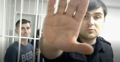 Владимир Корбаков (слева) в зале суда. Фото Светланы Кравченко для "Кавказского узла"