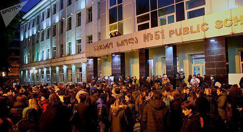 Траурная акция школы в Тбилиси. Фото © Sputnik / STRINGER
https://sputnik-georgia.ru/georgia/20171205/238441591/na-pomoshh-gruzinskim-shkolnikam-pridut-psixologi.html