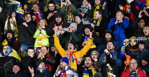 Фанаты футбольного клуба «Ростов». © Фото Елены Синеок, Юга.ру https://www.yuga.ru/news/412342/ Фанаты футбольного клуба «Ростов». © Фото Елены Синеок, Юга.ру https://www.yuga.ru/news/412342/