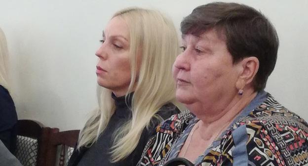 Дольщица Валентина Оноприенко (на переднем плане) во время совещания. Волгоград, 6 декабря 2017 г.  Фото Татьяны Филимоновой для "Кавказского узла"