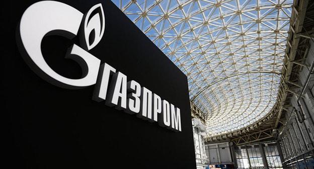 Стенд с логотипом компании "Газпром". Фото © Sputnik / Максим Блинов