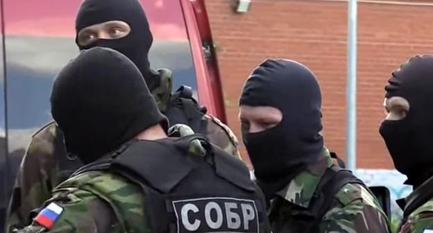 Спецоперация по задержанию боевиков на Ленинском проспекте в САНКТ ПЕТЕРБУРГЕ. Фото Стоп-кадр видео "Первый по срочным"
 https://www.youtube.com/watch?v=ZsKHG3JRbso