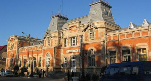 Станция Дербент. Фото Pupsoidhttps://wikipedia/commons/thumb/e/eb/Вокзал_ст._Дербент.jpg/1920px-Вокзал_ст._Дербент.jpg Станция Дербент. Фото Pupsoidhttps://wikipedia/commons/thumb/e/eb/Вокзал_ст._Дербент.jpg/1920px-Вокзал_ст._Дербент.jpg