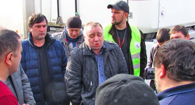 Встреча председателя Объединения перевозчиков России Андрея Бажутина с волгоградскими активистами. Волгоград, 6 апреля 2017 г. Фото Вячеслава Ященко для "Кавказского узла"