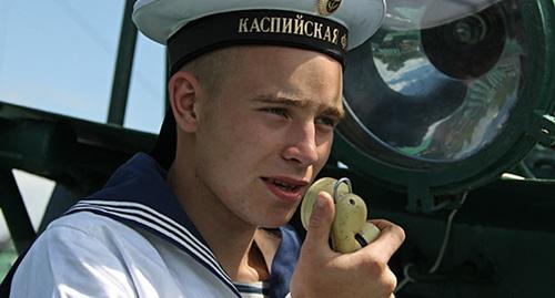 Моряк Каспийской флотилии. Фото пресс-службы Минобороны РФ. http://деятельность.минобороны.рф/news_page/country/more.htm?id=11810634@egNews Моряк Каспийской флотилии. Фото пресс-службы Минобороны РФ. http://деятельность.минобороны.рф/news_page/country/more.htm?id=11810634@egNews