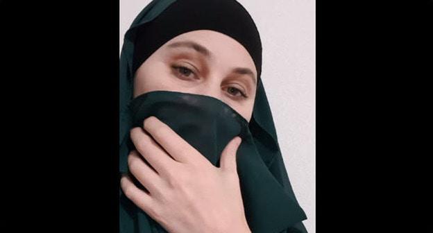 Кадр из видеообращения жительницы Чечни к Рамзану Кадырову. Скриншот из видео пользователя ANTI KADYROV https://www.youtube.com/watch?v=2GCPq_cu9ng