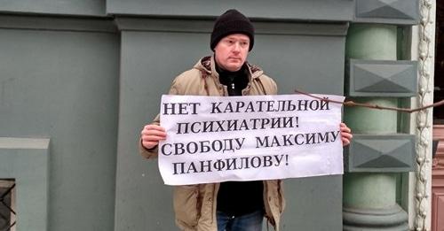 Алексей Тюрин на пикете в защиту Максима Панфилова. Фото: Елена Гребенюк для "Кавказского узла". Алексей Тюрин на пикете в защиту Максима Панфилова. Фото: Елена Гребенюк для "Кавказского узла".