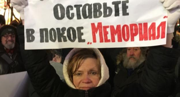 Участница шествия в память Маркелова и Бабуриной, Москва, 19 января 2018 г. Фото: Олег Краснов для "Кавказского узла".