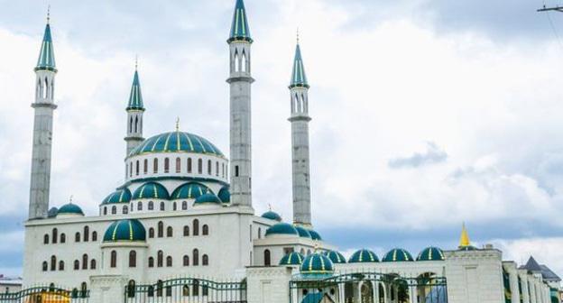 Центральная соборная мечеть города. Фото Shkhashefij https://ru.wikipedia.org/wiki/Черкесск
