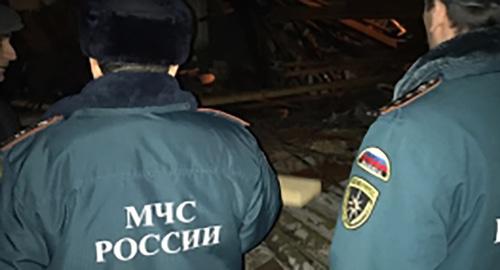 Сотрудники МЧС на месте происшествия. Фото http://05.mchs.gov.ru/operationalpage/operational/item/6450723/ Сотрудники МЧС на месте происшествия. Фото http://05.mchs.gov.ru/operationalpage/operational/item/6450723/