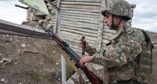 На линии соприкосновения в Нагорном Карабахе. Фото © Sputnik/ Илья Питалев https://sputnik.by/incidents/20160403/1021460940.html