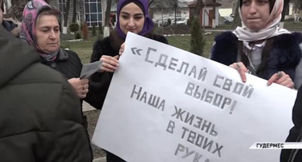 Видеокадр сюжета ЧГТРК "Грозный" о предвыборном автопробеге. https://www.youtube.com/watch?v=fcJfgs6NLno