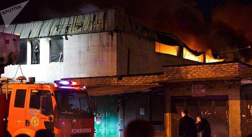 Пожар на рынке в Тбилиси. Фото Sputnik / Alexander Imedashvili
 https://sputnik-georgia.ru/economy/20180302/239513954/Nalogovye-objazatelstva-snimut-s-postradavshih-iz-za-pozhara-na-rynke-v-Tbilisi.html