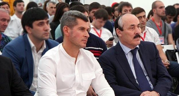 Рамазан Абдулатипов (справа) и  Зиявудин Магомедов на мероприятии по созданию в Махачкале образовательно-культурного центра «Периметр».  Фото Венера Гамзатова https://www.riadagestan.ru/news/society/blagotvoritelnyy_fond_peri_sozdast_v_makhachkale_unikalnyy_obrazovatelnyy_tsentr_perimetr/