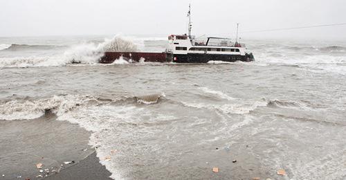 Судно, потерпевшее крушение. © Sputnik / Михаил Мокрушин https://sputnik-ossetia.ru/news/20170419/4032753.html