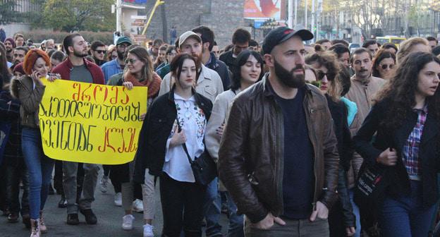 Митинг в связи с гибелью людей на шахте в Ткибули. Тбилиси, 6 апреля 2018 г. Фото Инны Кукуджановой для "Кавказского узла"