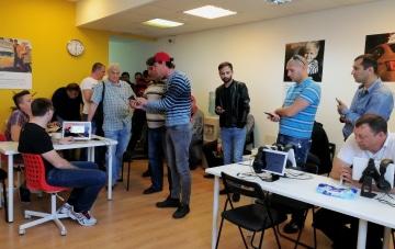 Протестующие водители в офисе "Яндекс.Такси в Сочи". Фото: Светлана Кравченко для "Кавказского узла" Протестующие водители в офисе "Яндекс.Такси в Сочи". Фото: Светлана Кравченко для "Кавказского узла"