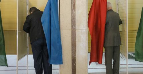Избиратели во время голосования. Баку, 11 апреля 2018 г. Фото Азиза Каримова для "Кавказского узла"