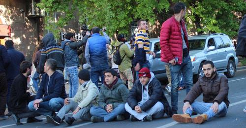 Участники акции перекрыли улицу. Ереван, 16 апреля 2018 г. Фото Тиграна Петросяна для "Кавказского узла"