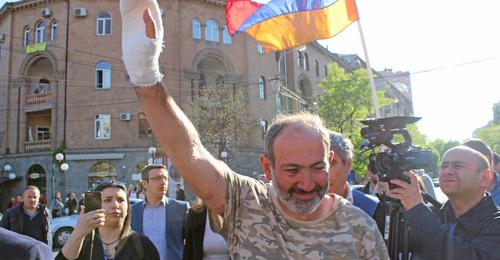 Лидер протестующих Никол Пашинян вернулся после ранения к протестующим. Ереван, 16 апреля 2018 г. Фото Тиграна Петросяна для "Кавказского узла"