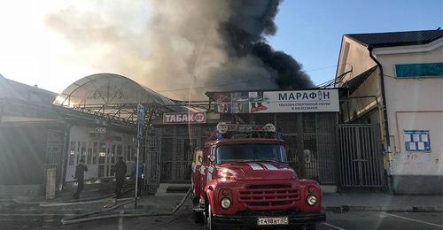 Пожар на рынке Нальчика. 16 апреля 2018 г. Фото: Пресс-служба МЧС по Кабардино-Балкарии
Пожар на рынке Нальчика. 16 апреля 2018 г. Фото: Пресс-служба МЧС по Кабардино-Балкарии