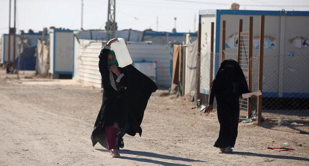 Женщины в лагере беженцев в Ираке. Фото: REUTERS/Khalid al-Mousily