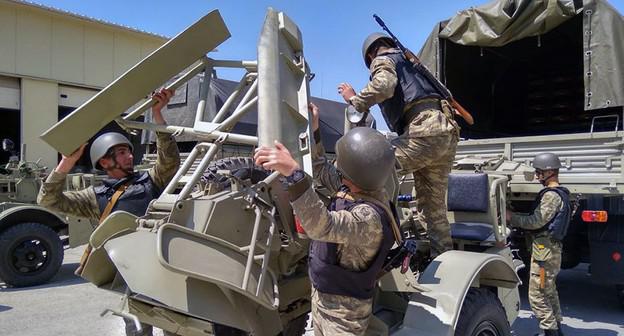 Азербайджанские военные. 27 апреля 2018 года. Фото пресс-службы Минобороны Азербайджана. https://mod.gov.az/ru/news/provedeno-sorevnovanie-za-zvanie-luchshego-inzhenerno-sapernogo-otdeleniya-voinskogo-obedineniya-22462.html