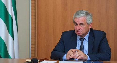 Рауль Хаджимба. Фото Sputnik / Томас Тхайцук http://sputnik-abkhazia.ru/Abkhazia/20170322/1020667126/hadzhimba-mi-utonuli-v-politicheskih-processah.html