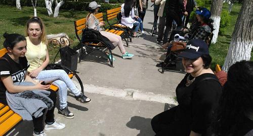 Участники сидячего пикета. Фото Гора Алексаняна для "Кавказского узла".
