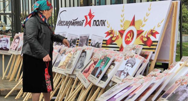 Портреты к акции "Бессмертный полк" в Грозном. Фото Магомеда Магомедова для "Кавказского узла"