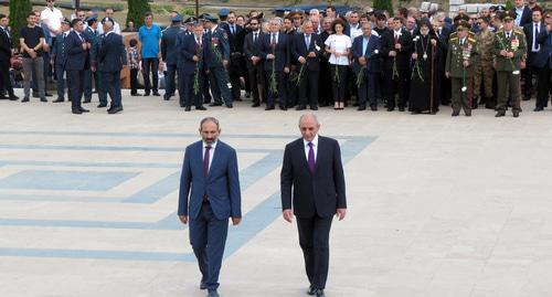 Никол Пашинян и Бако Саакян 9 мая в Степанакерте. Фото корреспондента "Кавказского узла"